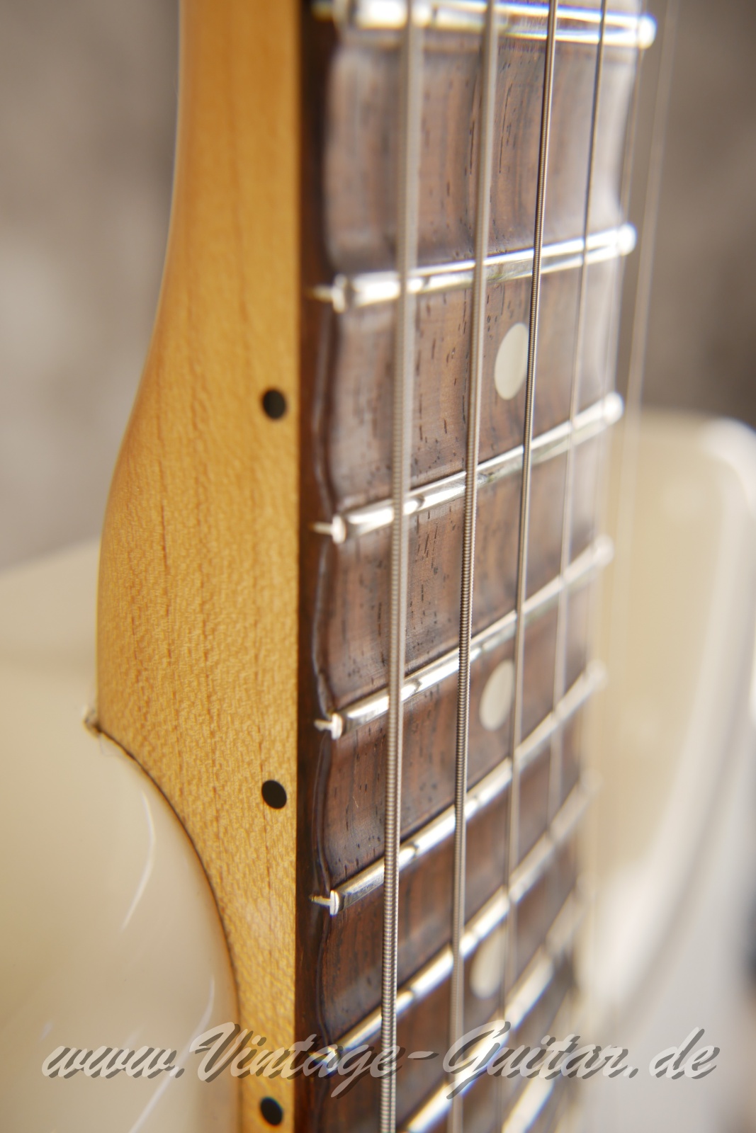 img/vintage/6174/fender_stratocaster_ritchieblackmore_mexico_2009_olympic white-011.JPG
